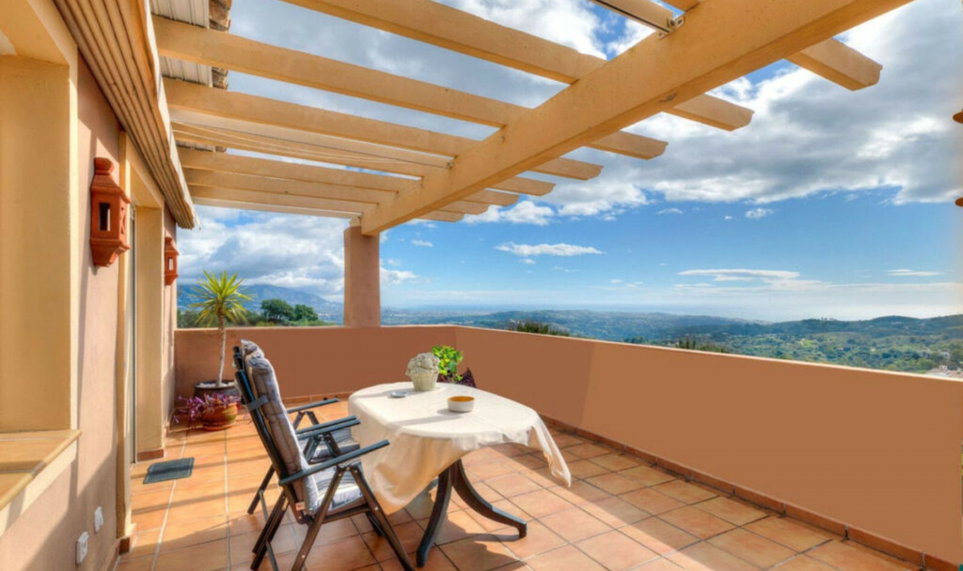 Resale - Apartment -
Ojén