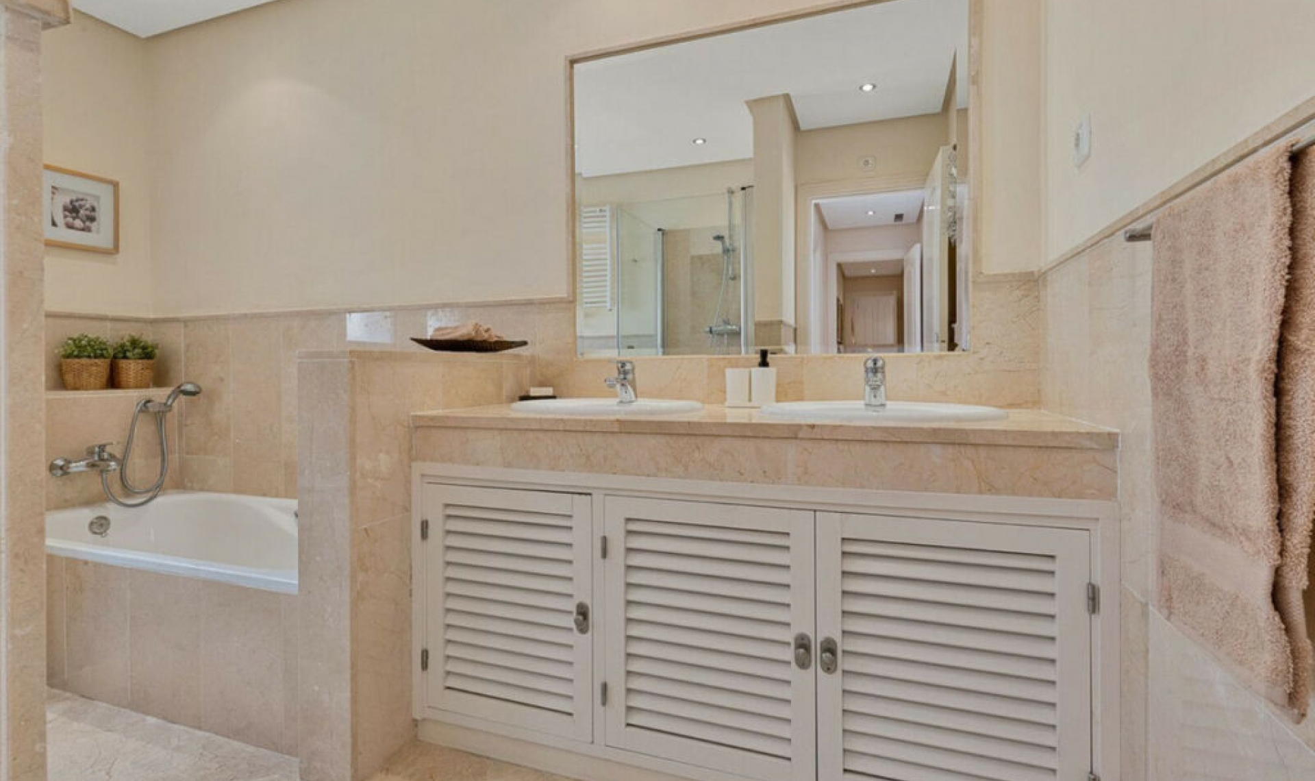 Resale - Apartment -
Ojén