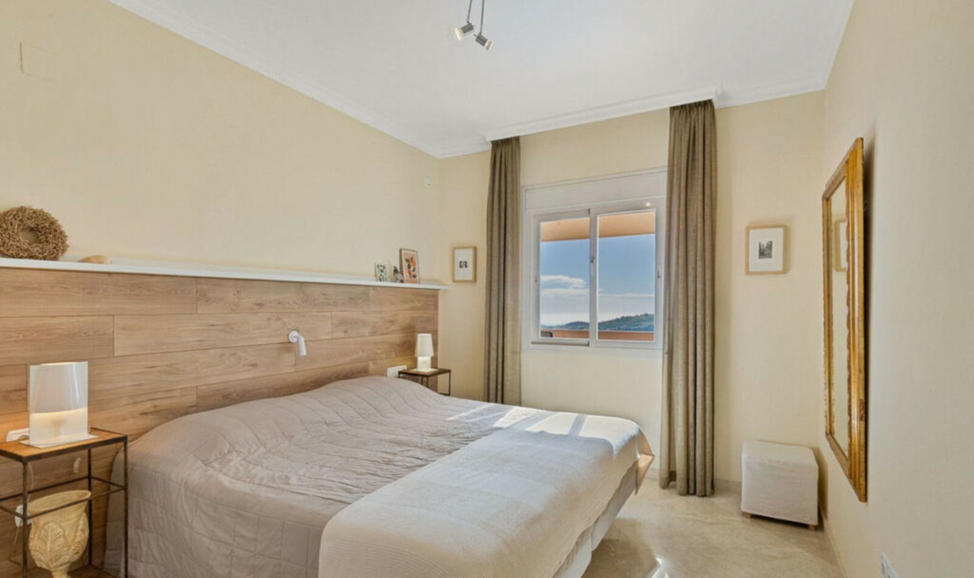 Resale - Apartment -
Ojén