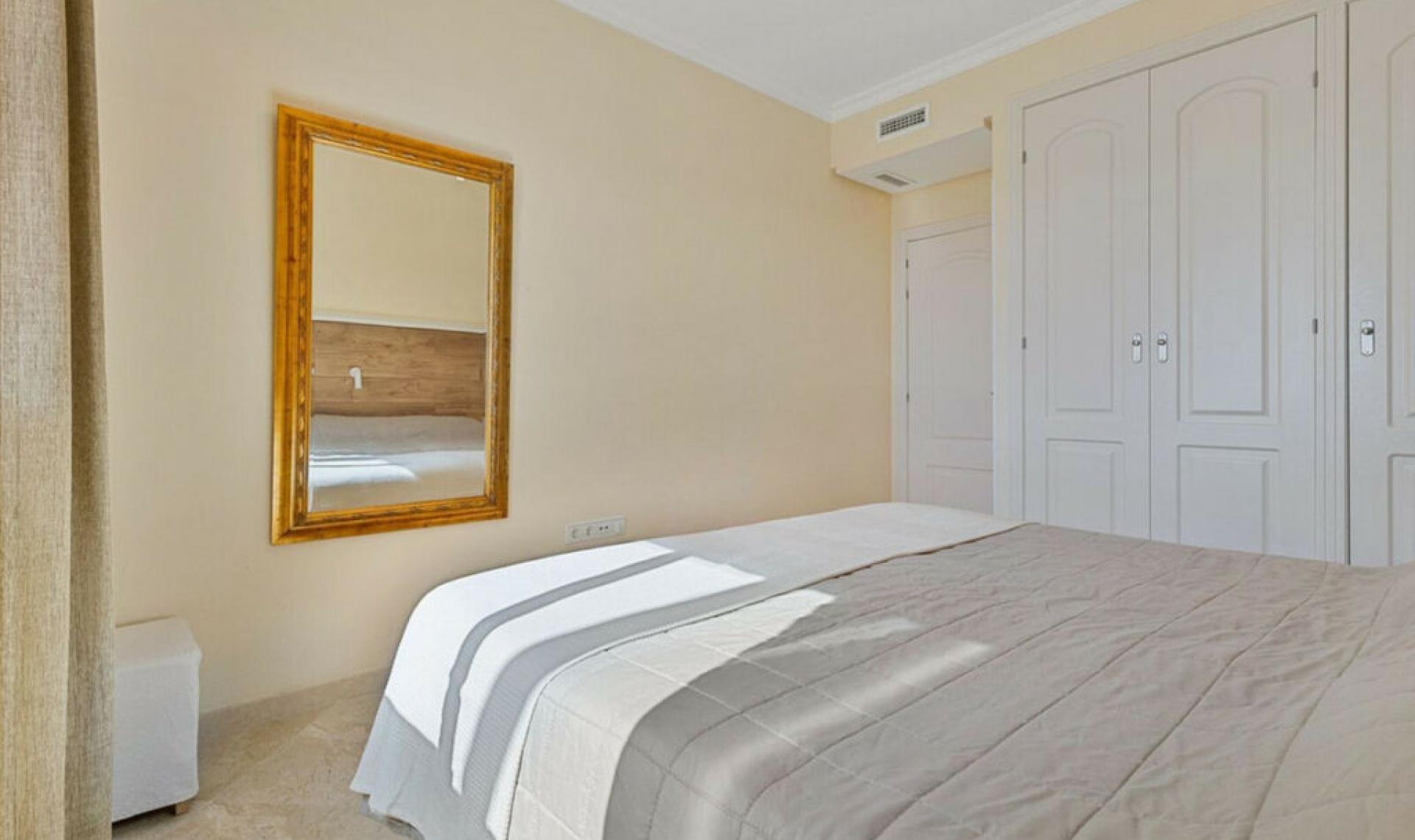 Resale - Apartment -
Ojén