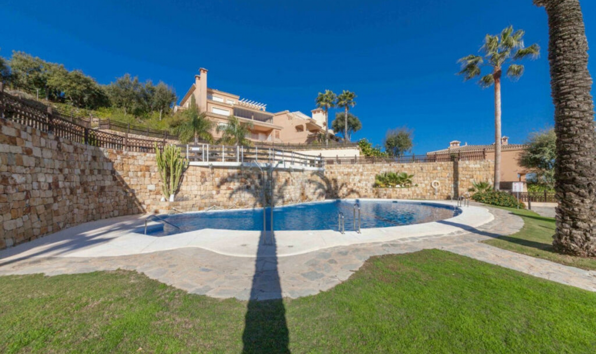 Resale - Apartment -
Ojén