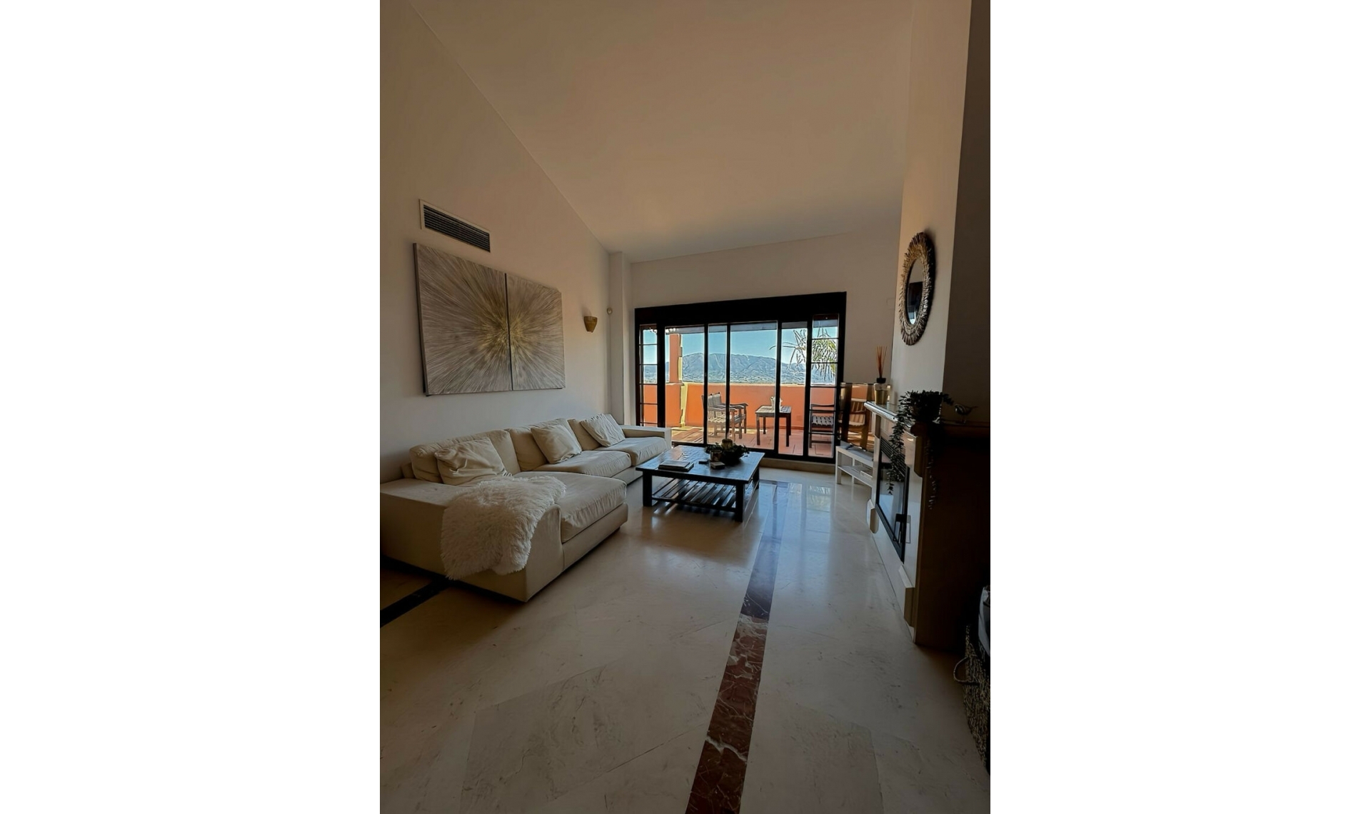 Resale - Apartment -
Ojén