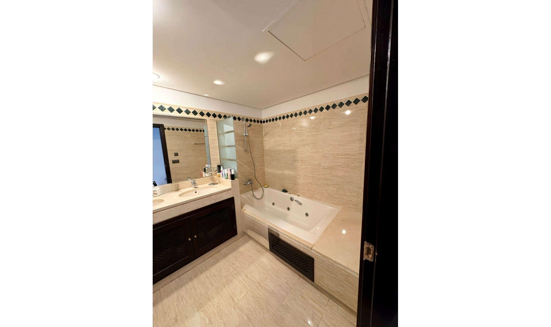 Resale - Apartment -
Ojén