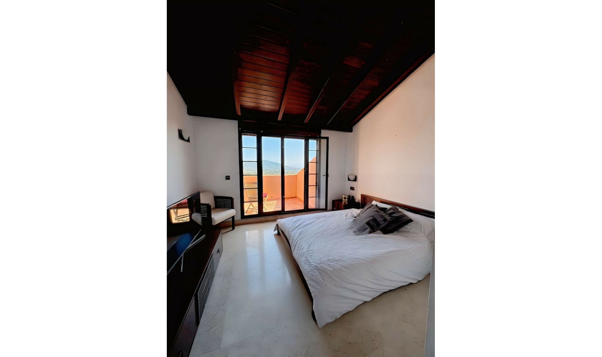 Resale - Apartment -
Ojén