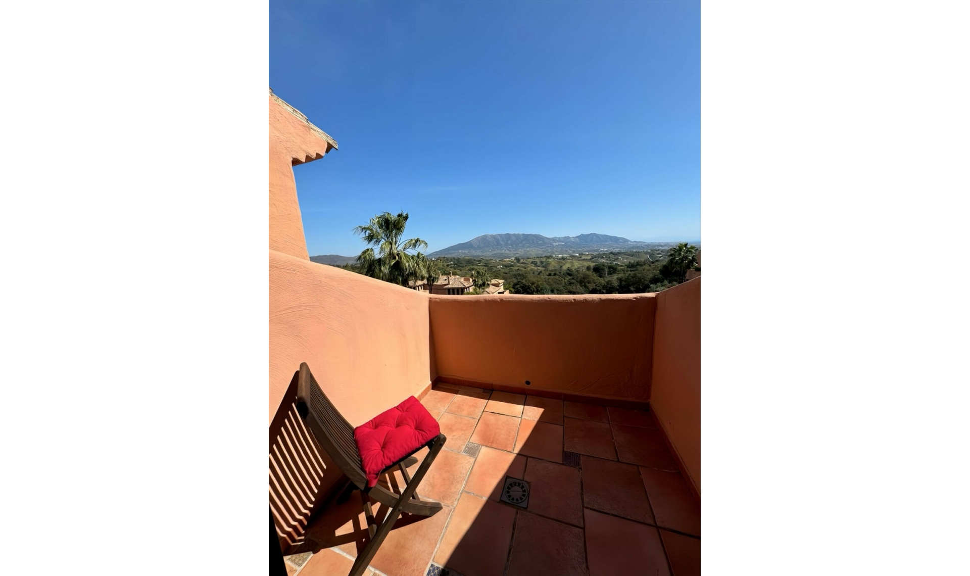 Resale - Apartment -
Ojén