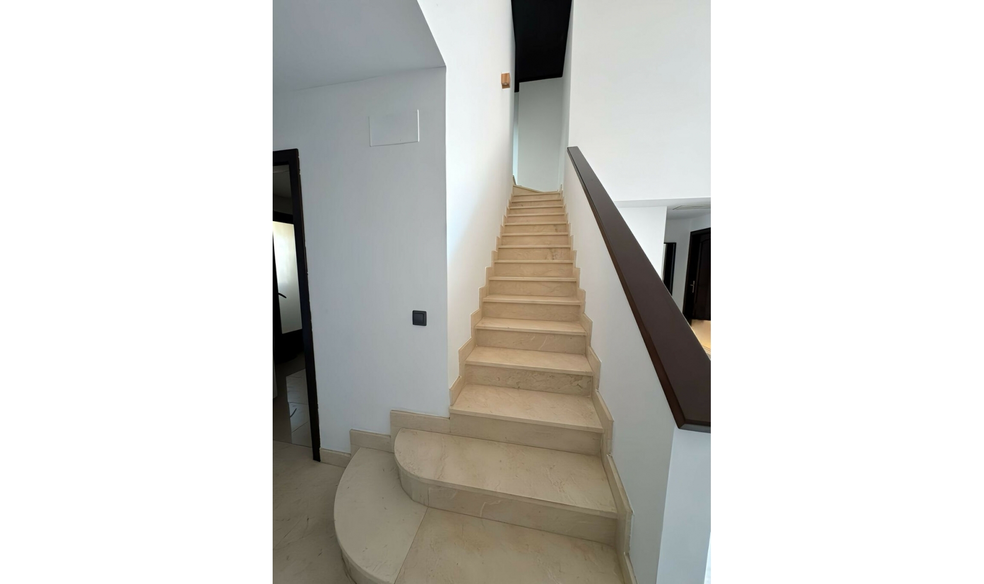 Resale - Apartment -
Ojén