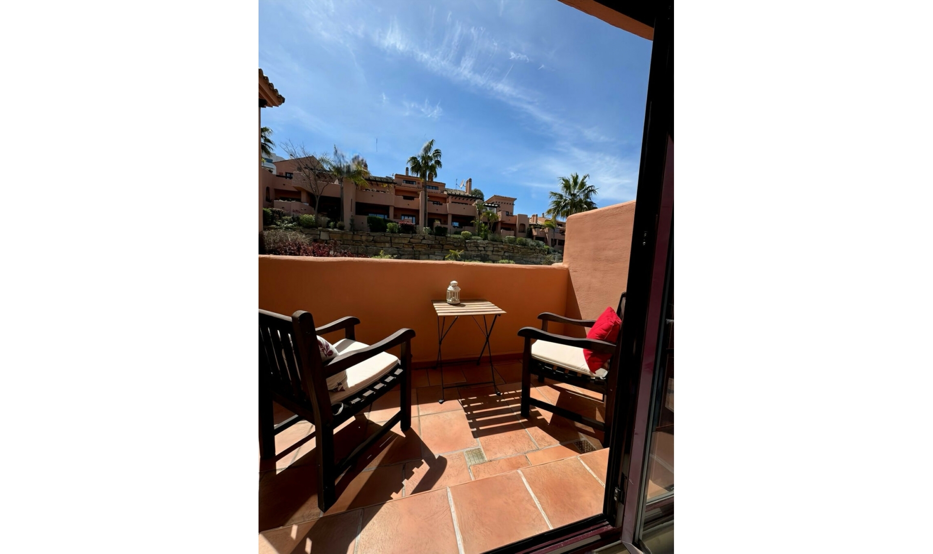 Resale - Apartment -
Ojén