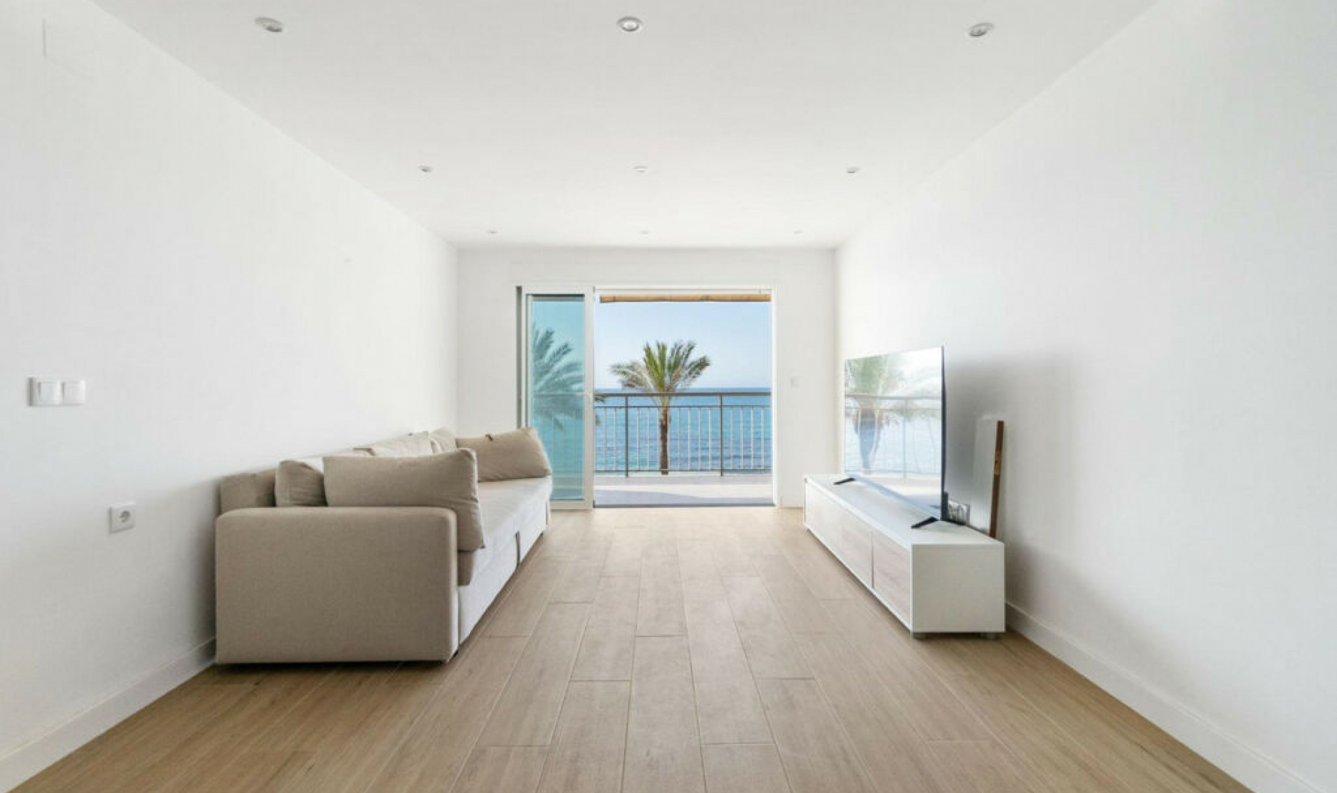 Resale - Apartment -
Playa Del Cura