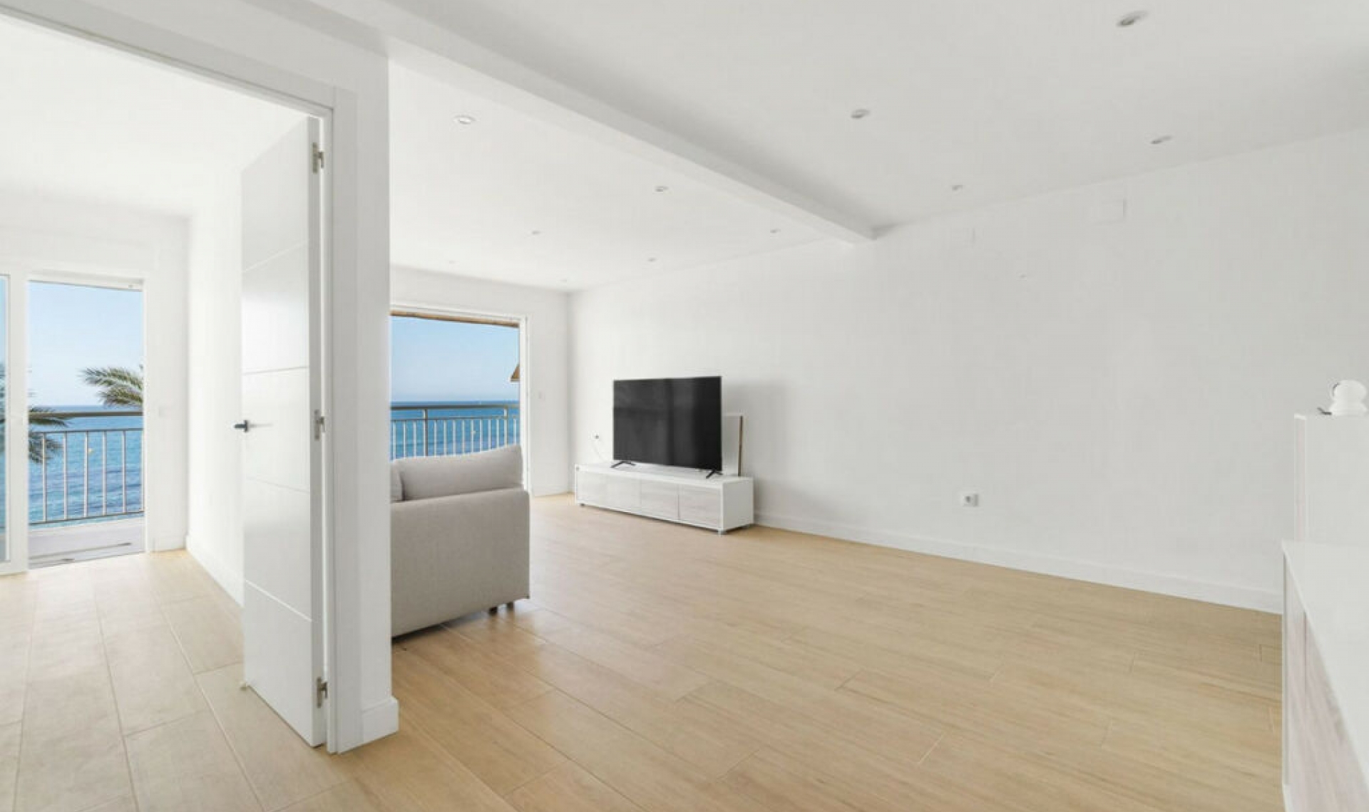 Resale - Apartment -
Playa Del Cura