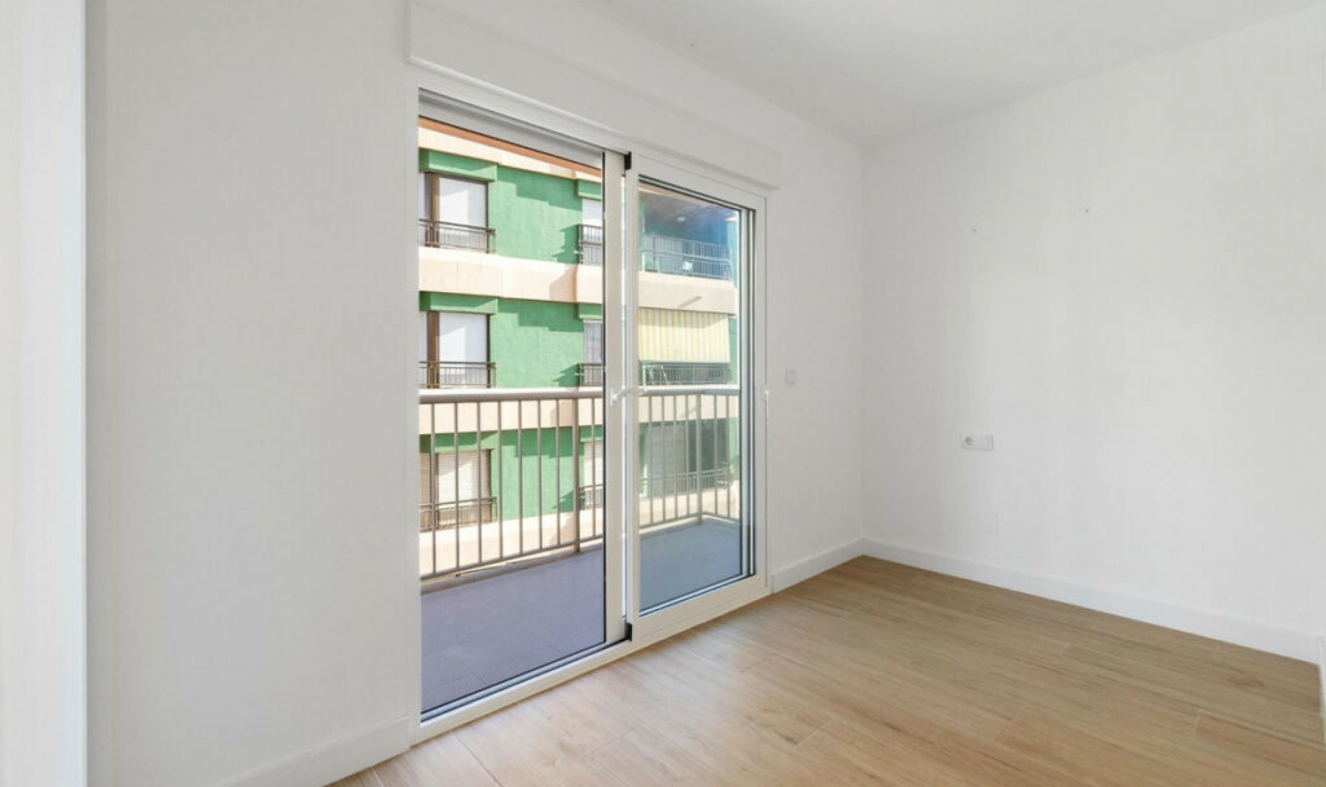 Resale - Apartment -
Playa Del Cura
