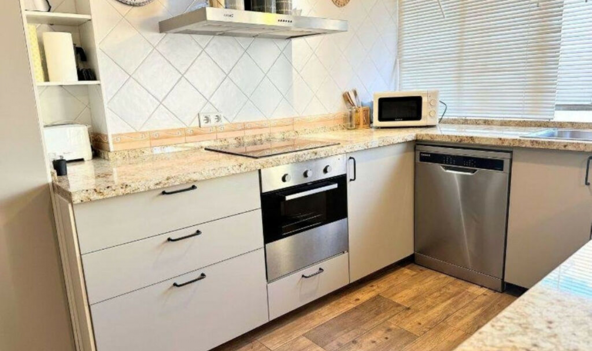 Resale - Apartment -
Playamar