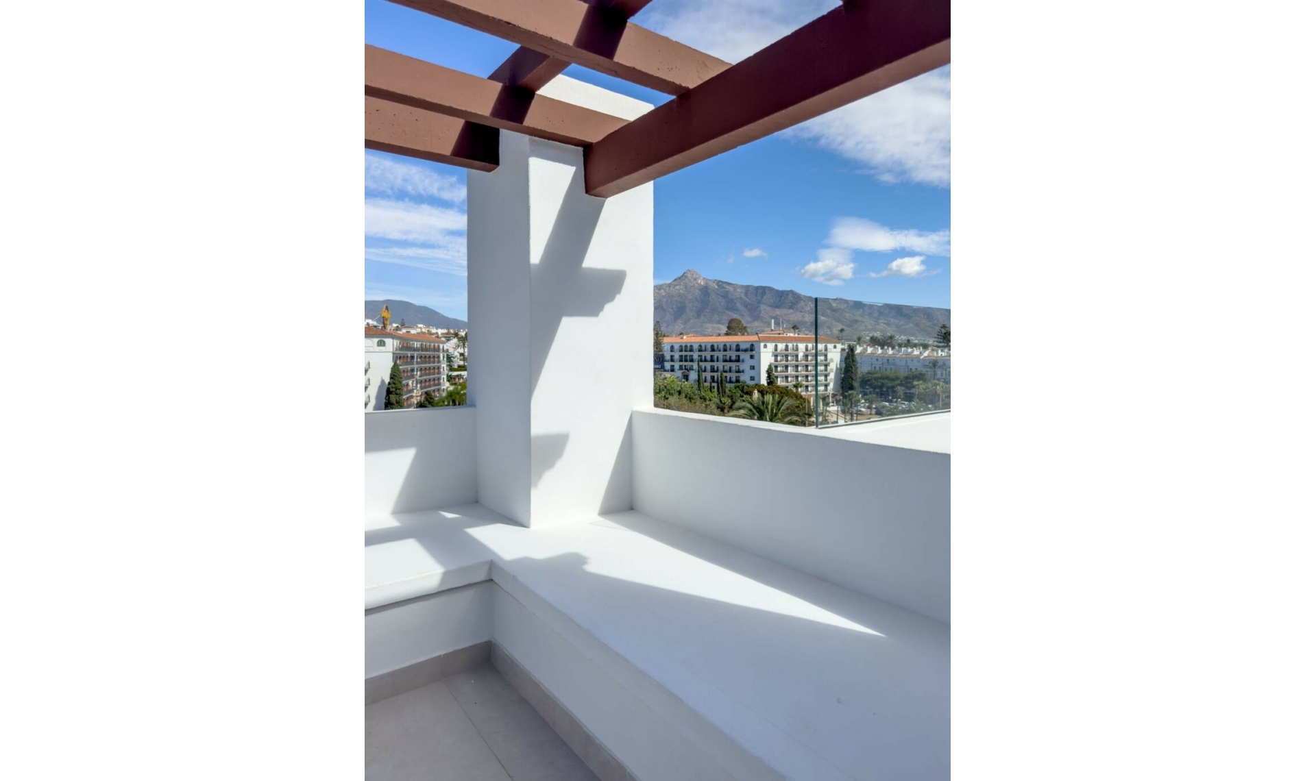 Resale - Apartment -
Puerto Banús