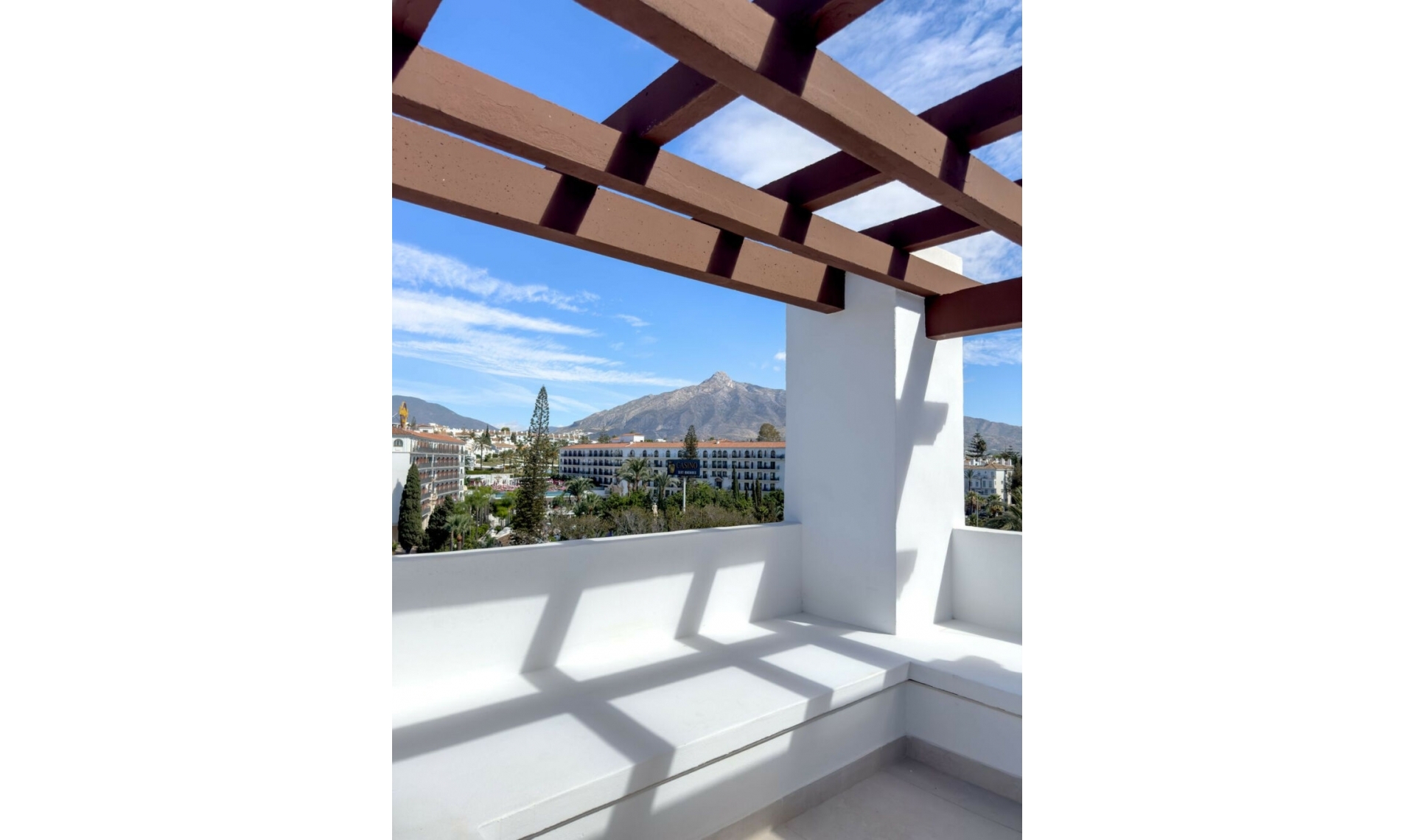 Resale - Apartment -
Puerto Banús