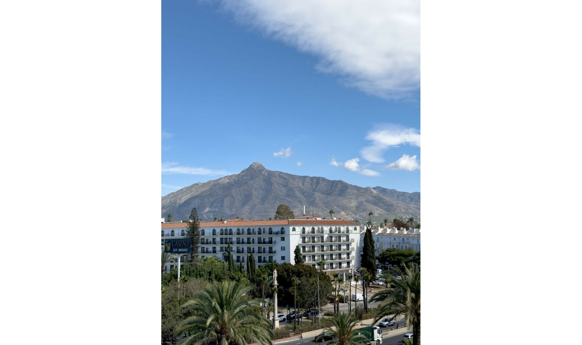 Resale - Apartment -
Puerto Banús