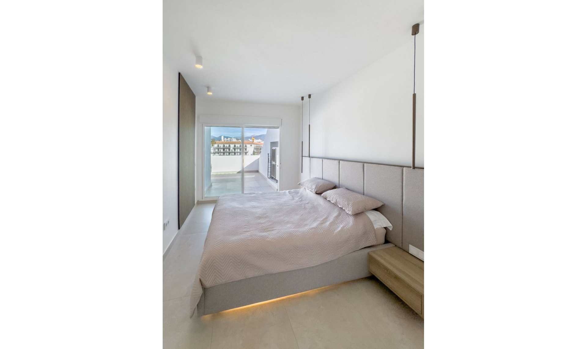 Resale - Apartment -
Puerto Banús