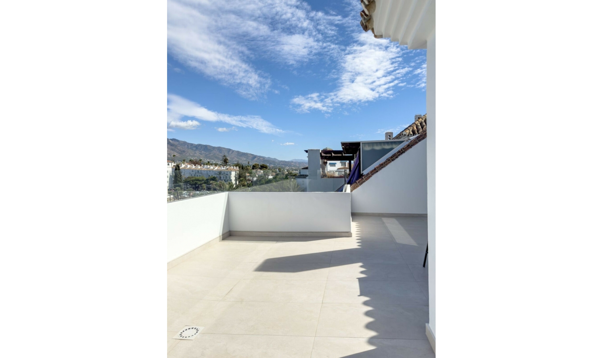 Resale - Apartment -
Puerto Banús