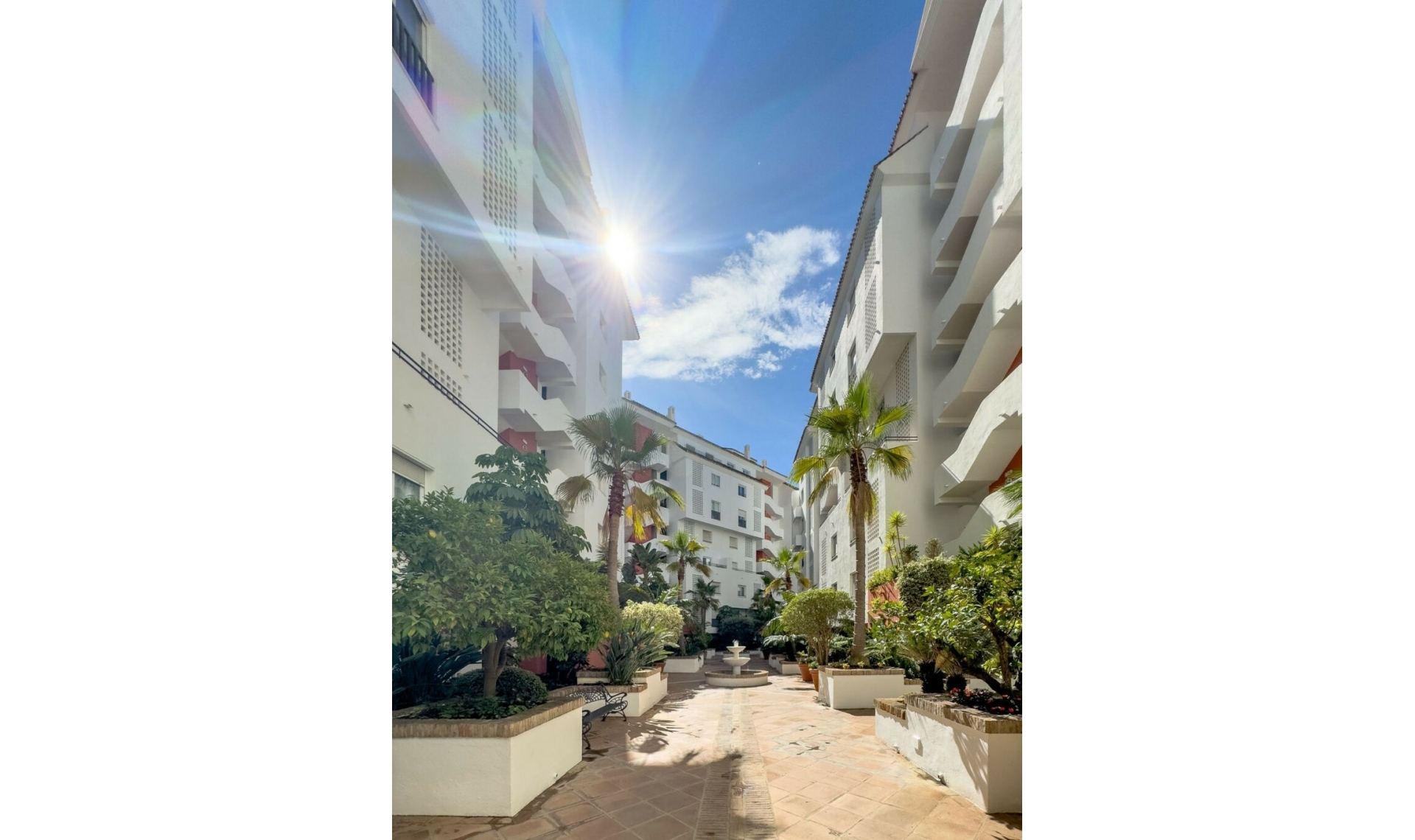 Resale - Apartment -
Puerto Banús