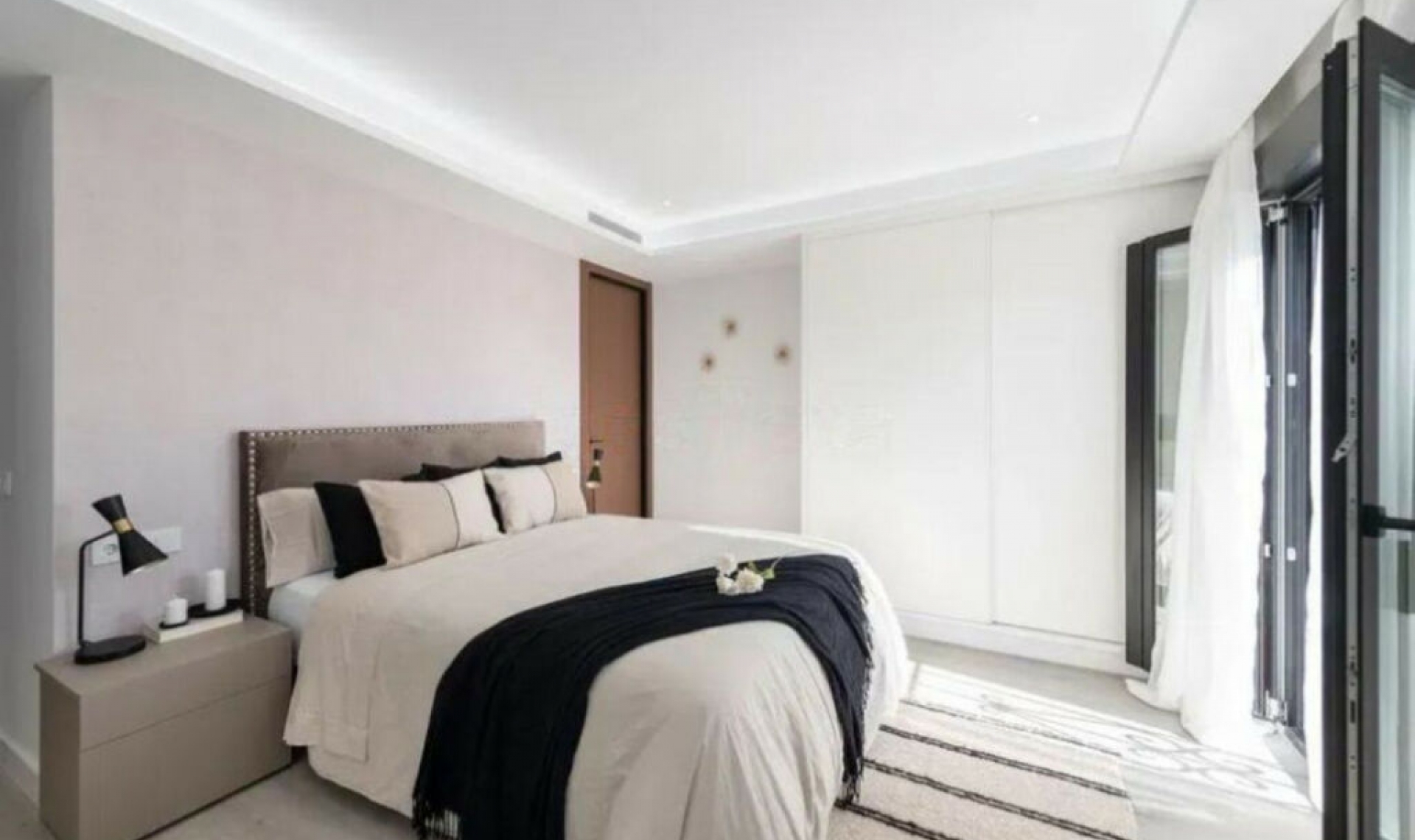 Resale - Apartment -
Puerto Banús