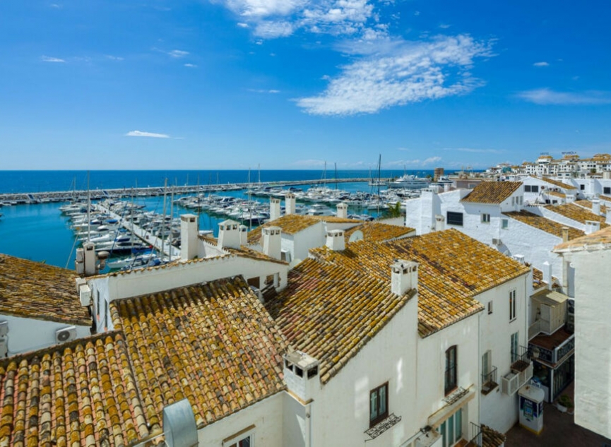 Resale - Apartment -
Puerto Banús