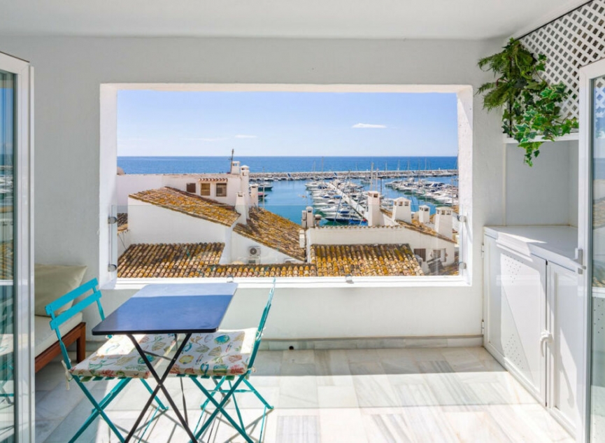 Resale - Apartment -
Puerto Banús