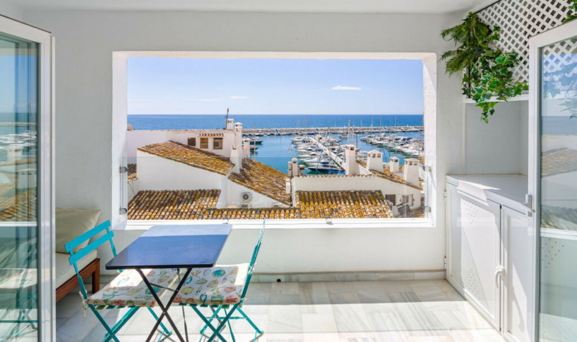 Resale - Apartment -
Puerto Banús