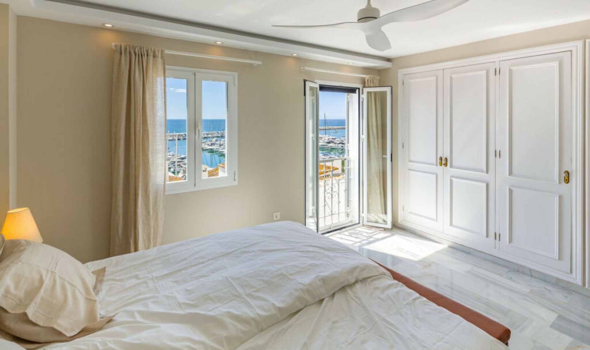 Resale - Apartment -
Puerto Banús