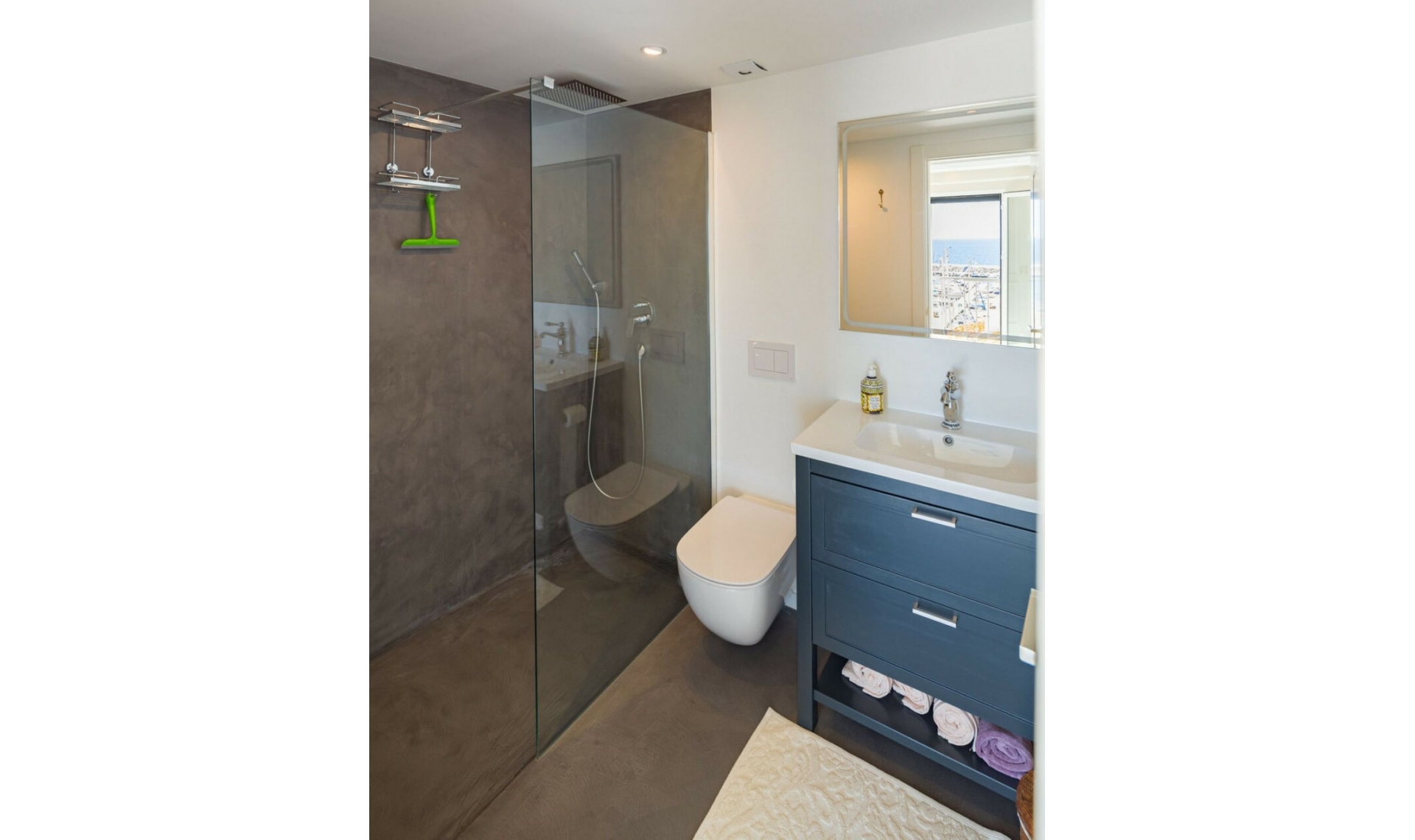 Resale - Apartment -
Puerto Banús