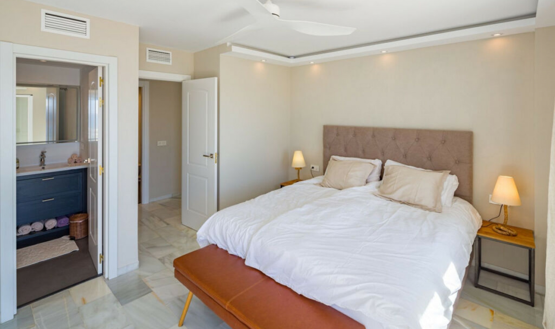 Resale - Apartment -
Puerto Banús