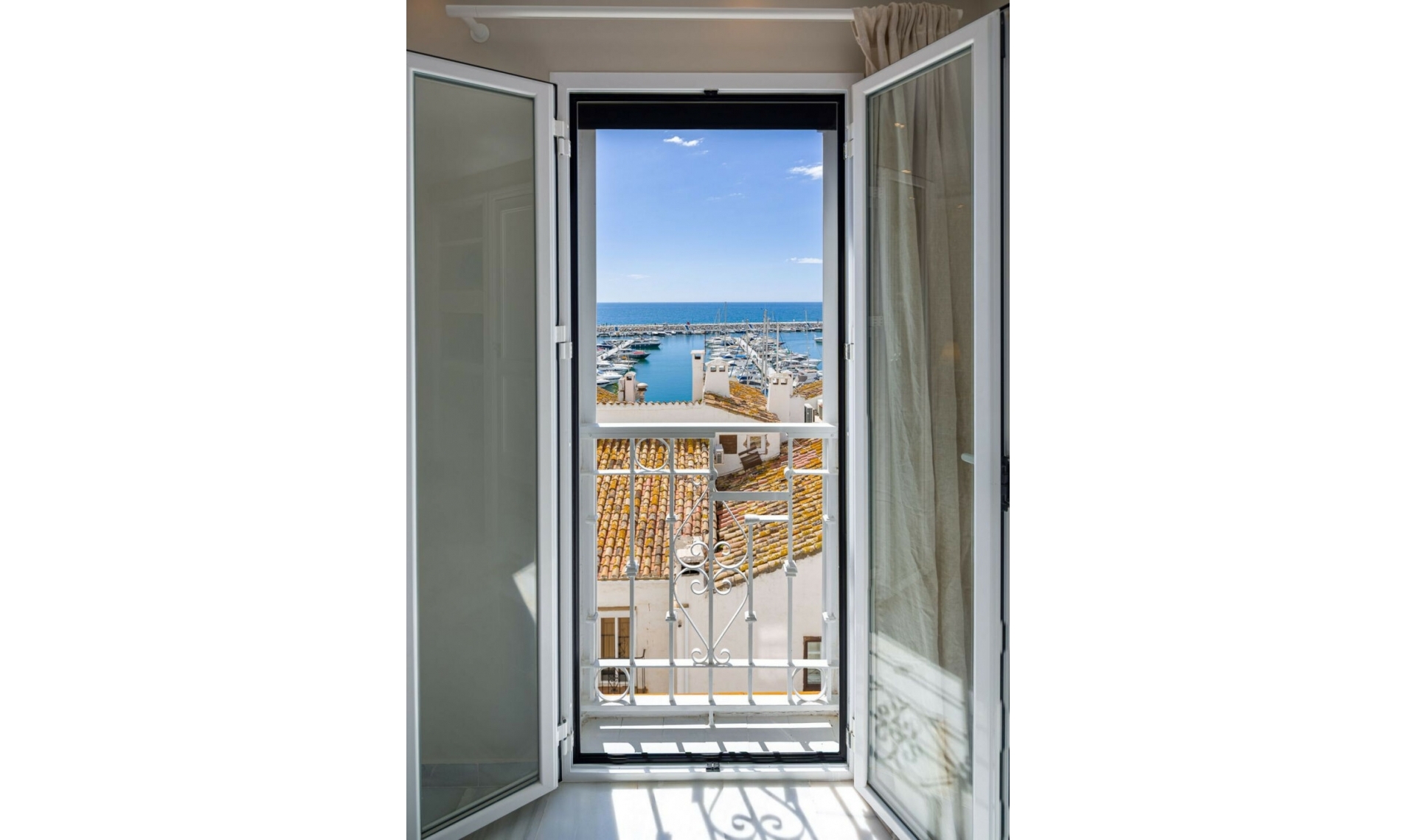 Resale - Apartment -
Puerto Banús