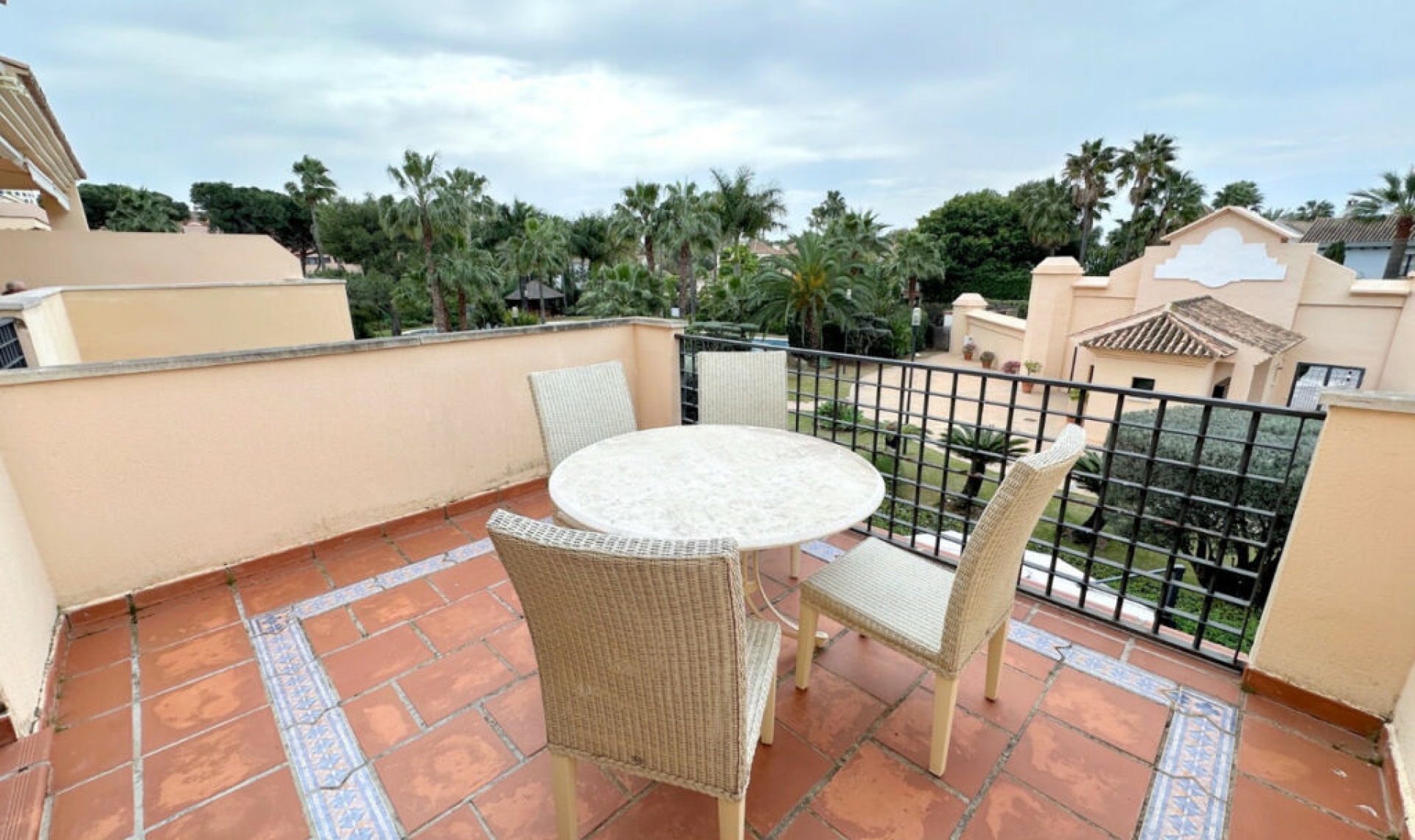 Resale - Apartment -
Puerto Banús