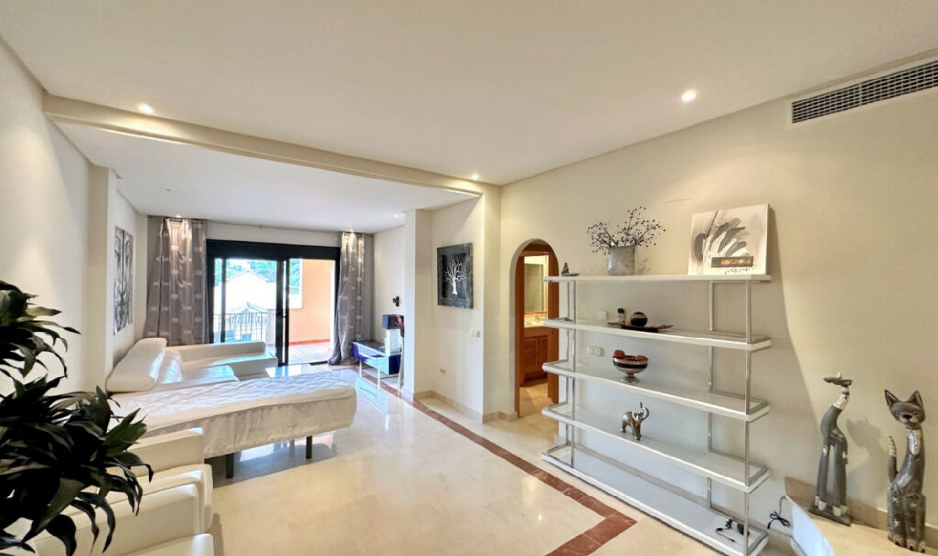Resale - Apartment -
Puerto Banús