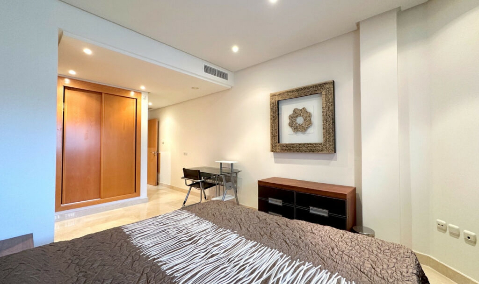 Resale - Apartment -
Puerto Banús