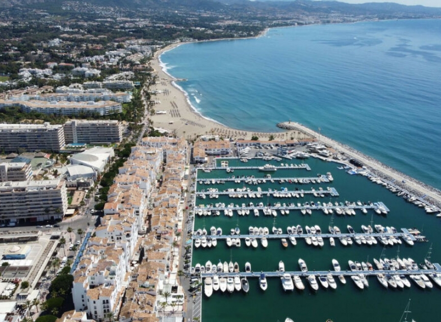 Resale - Apartment -
Puerto Banús