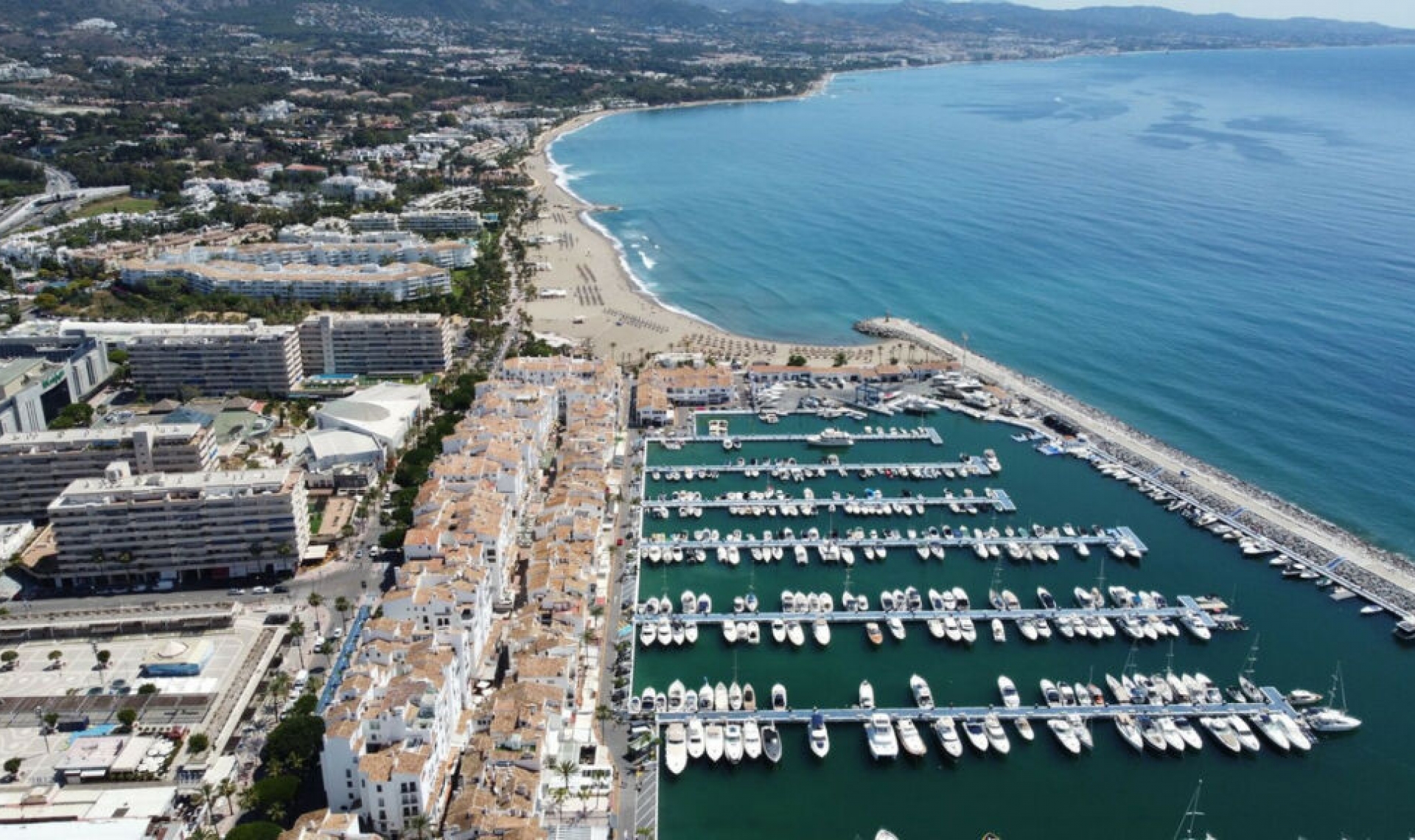 Resale - Apartment -
Puerto Banús