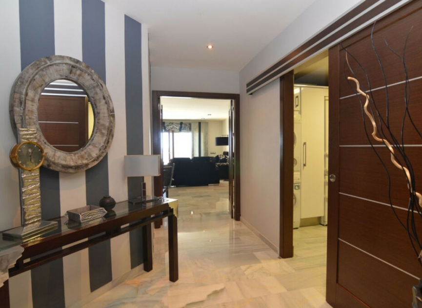 Resale - Apartment -
Puerto Banús