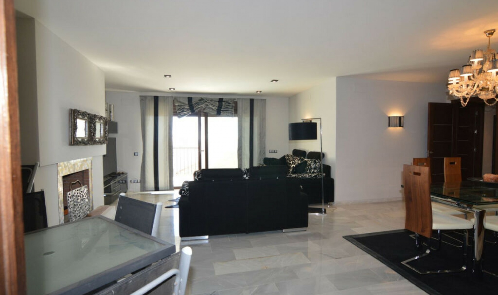 Resale - Apartment -
Puerto Banús