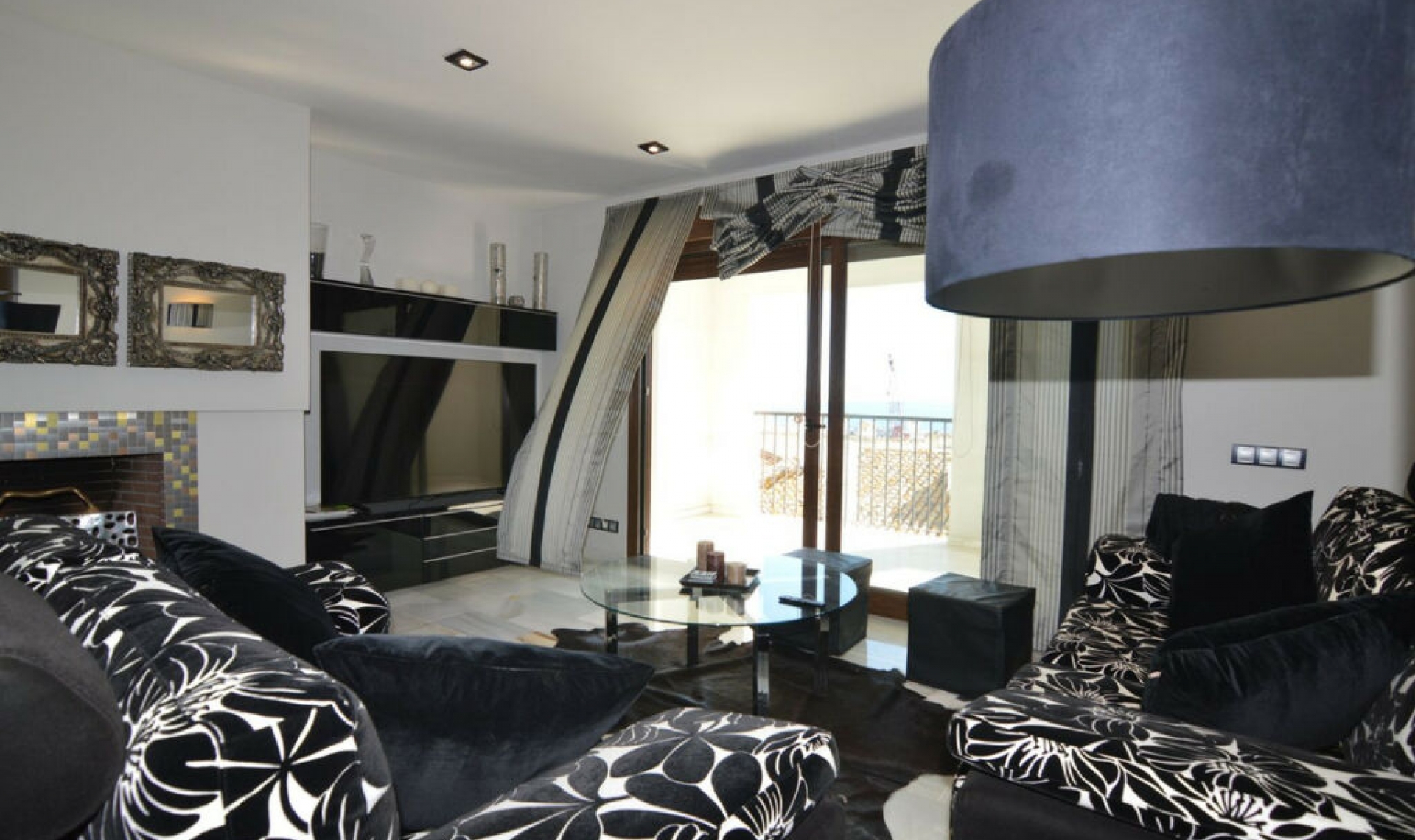 Resale - Apartment -
Puerto Banús