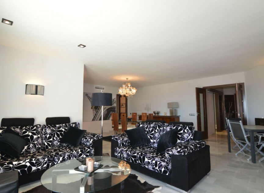 Resale - Apartment -
Puerto Banús