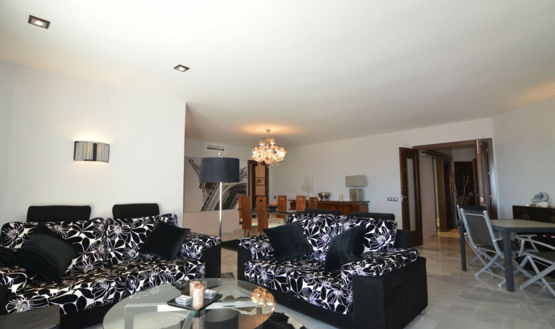Resale - Apartment -
Puerto Banús