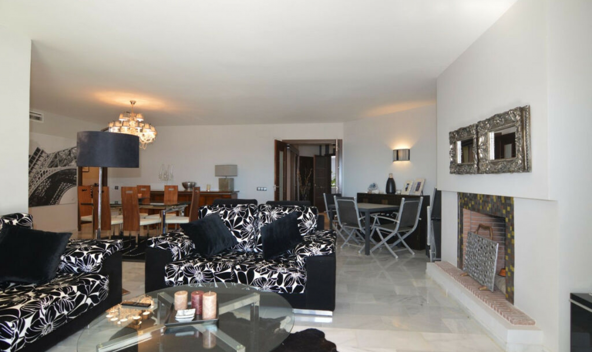 Resale - Apartment -
Puerto Banús