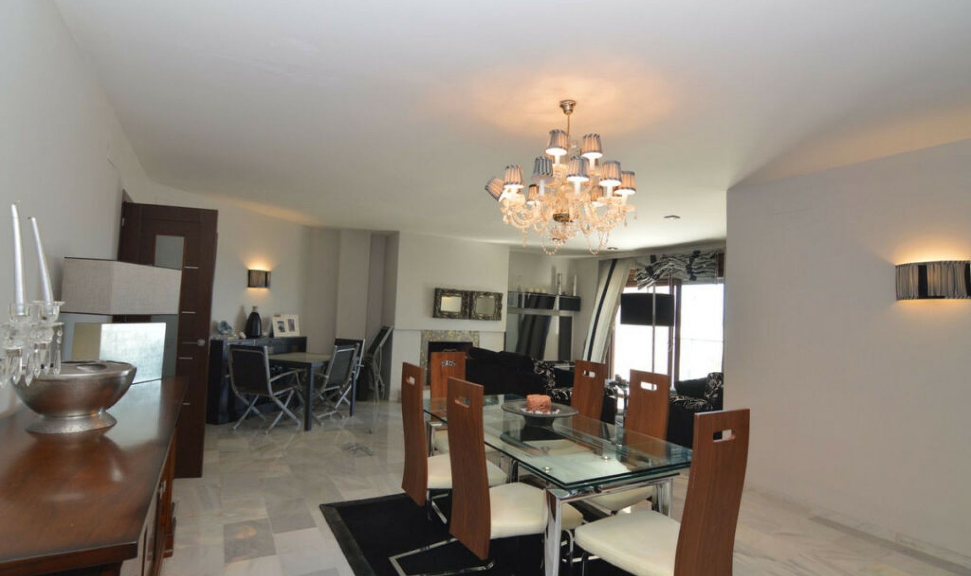 Resale - Apartment -
Puerto Banús