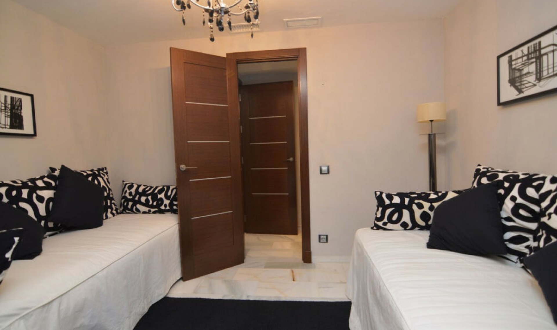 Resale - Apartment -
Puerto Banús