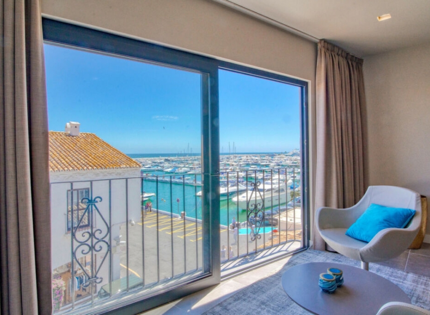 Resale - Apartment -
Puerto Banús