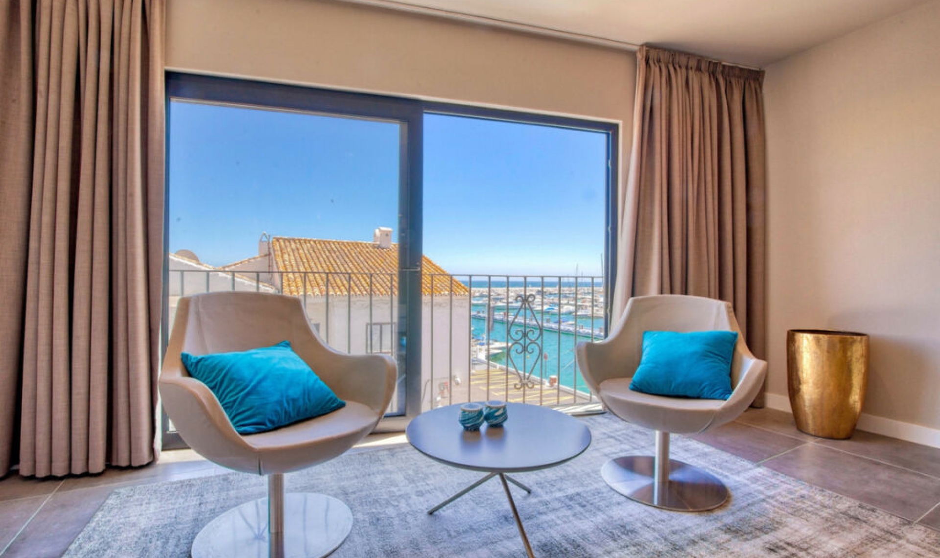 Resale - Apartment -
Puerto Banús