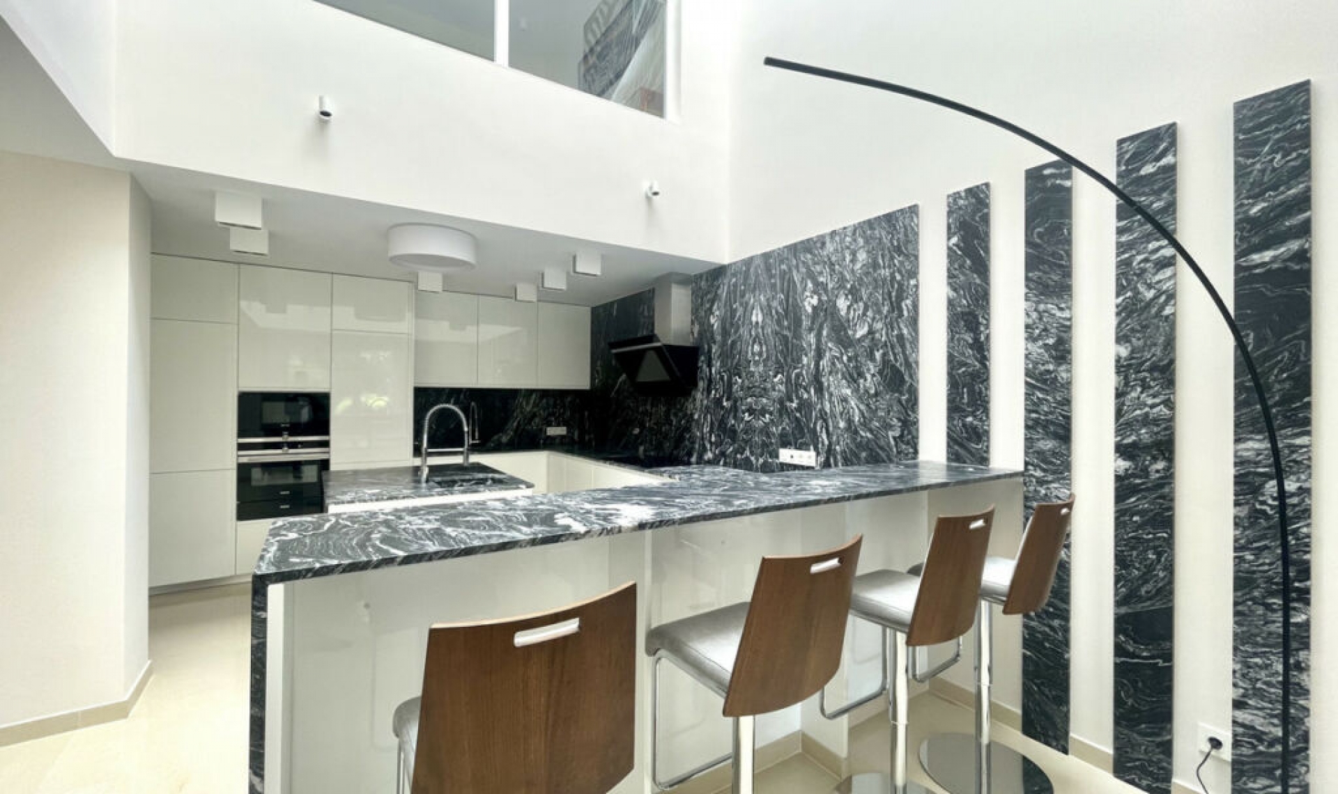 Resale - Apartment -
Puerto Banús