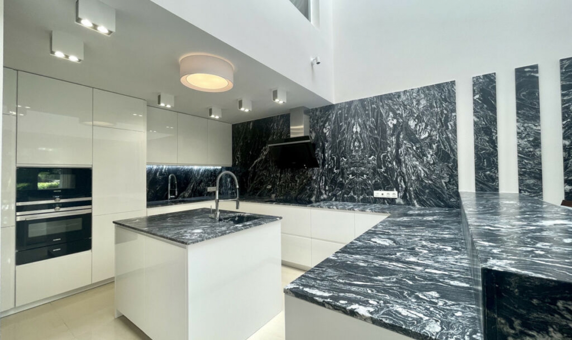 Resale - Apartment -
Puerto Banús