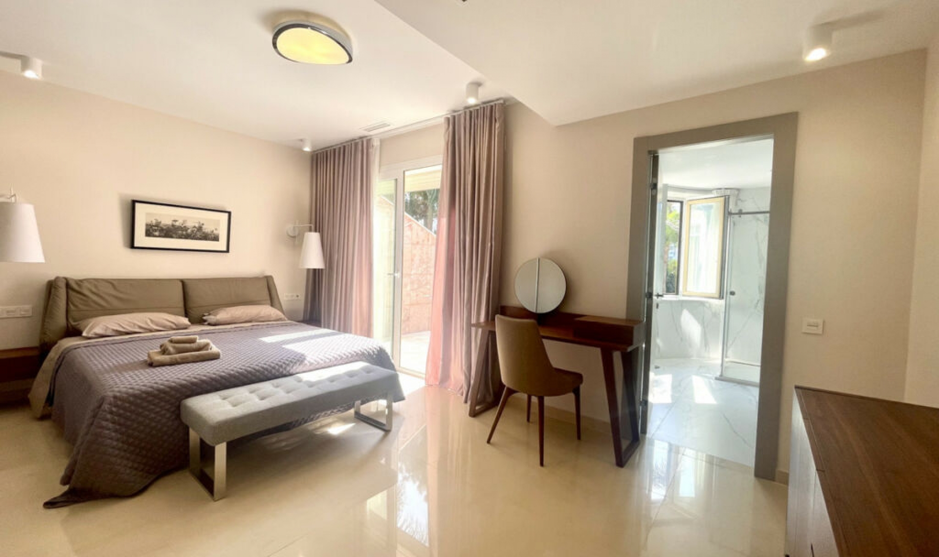 Resale - Apartment -
Puerto Banús
