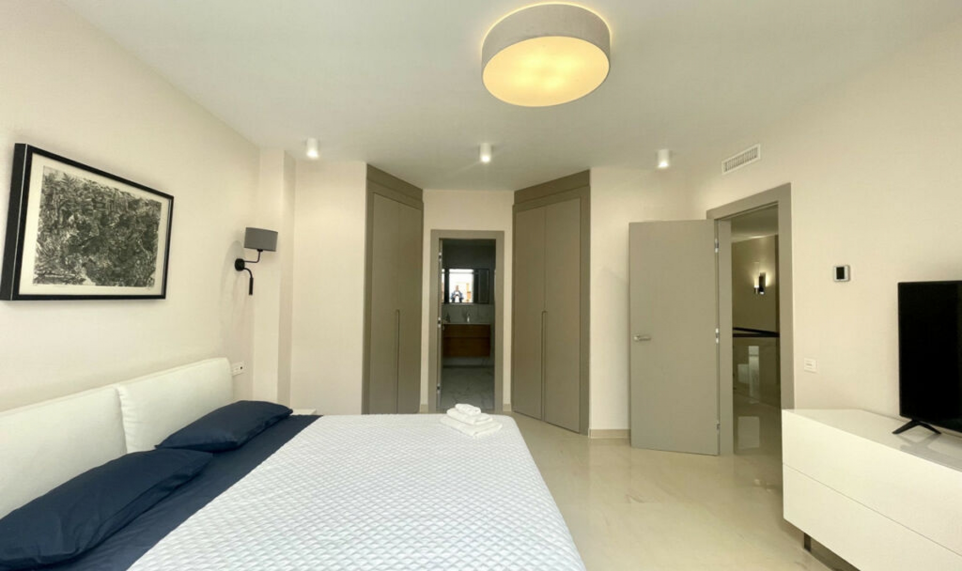 Resale - Apartment -
Puerto Banús