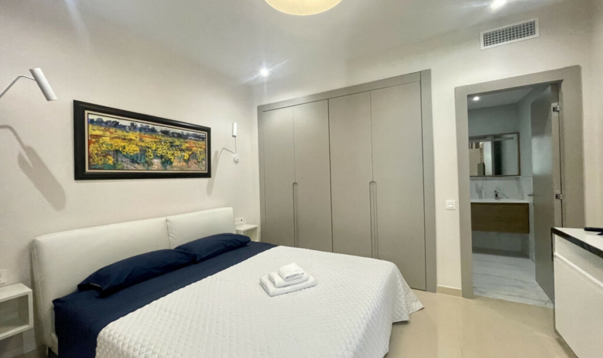 Resale - Apartment -
Puerto Banús