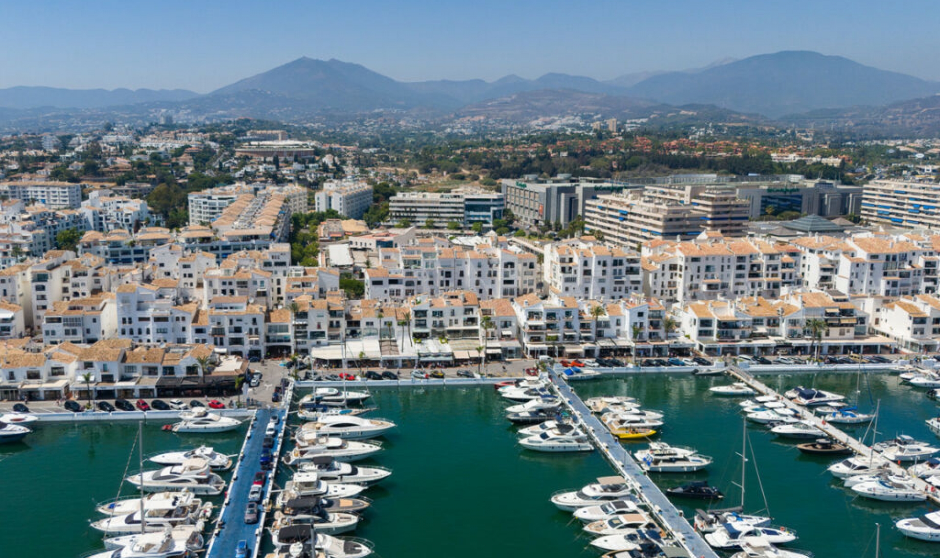 Resale - Apartment -
Puerto Banús